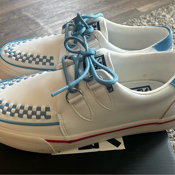 White TUKskin™ Red & Blue Trim Interlace - Picture 4 of 5